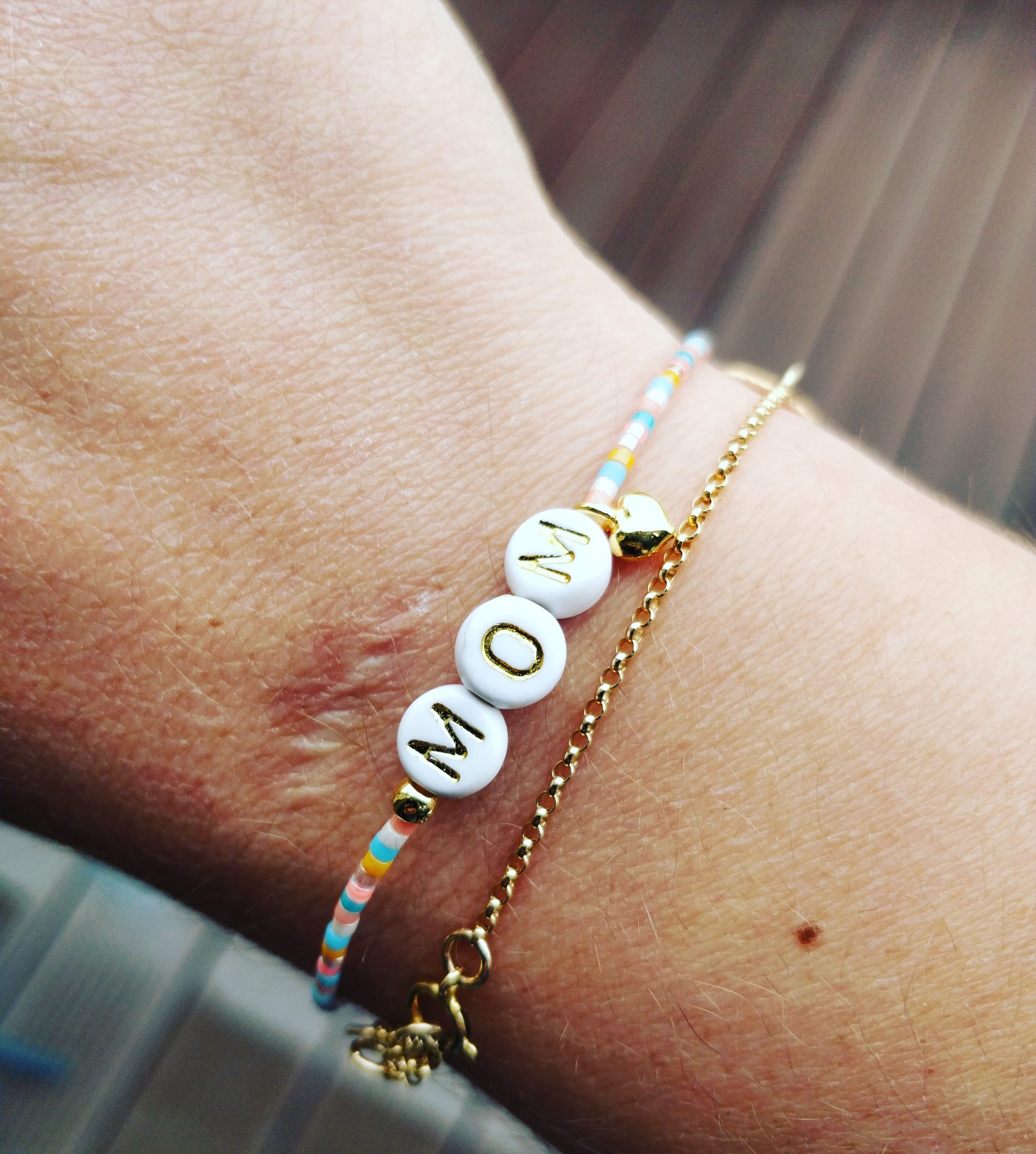 Armbandje met fijne parels